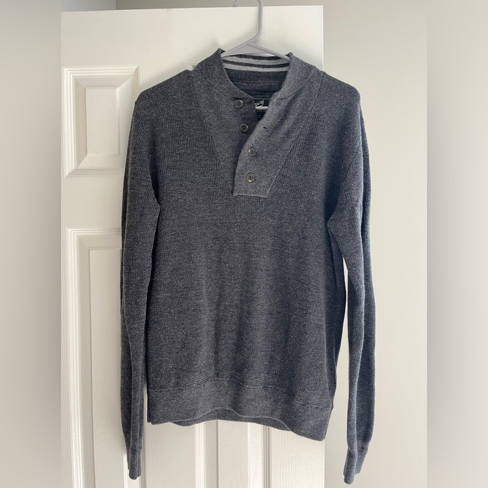 Grayers Clothiers Men’s Small 1/4 button-up pullover sweater.